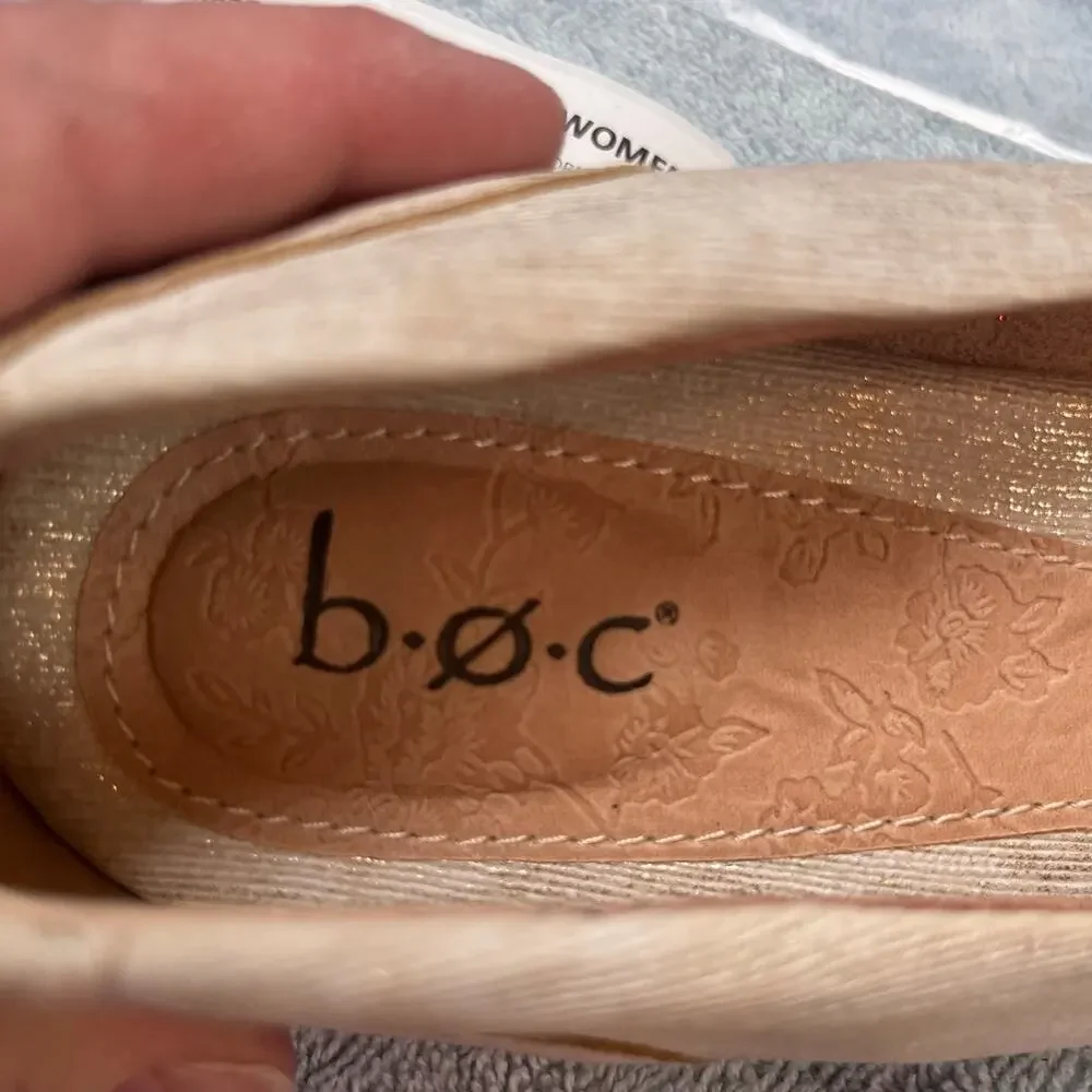 BOC Born Women 10 Gold/White Faux Leather Loafer Flower Adornment Summer Shoe